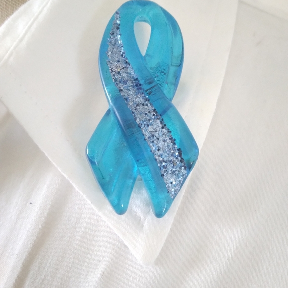 💥 CLOSET CLOSING SALE 💥 Acrylic Awareness Pin-Child Abuse Awareness - Picture 2 of 5
